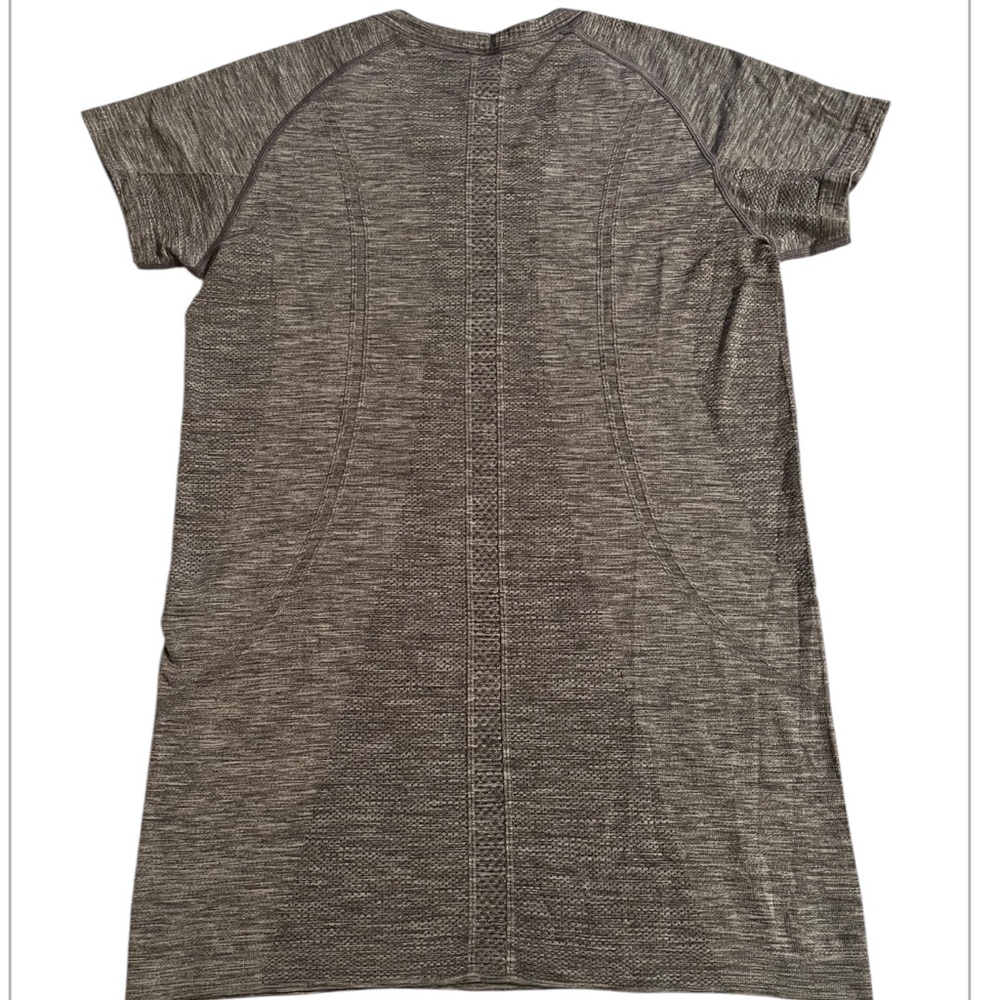 Swiftly Tech Short-Sleeve Shirt 2.0 Hip Length Grey 10 - Picture 4 of 5